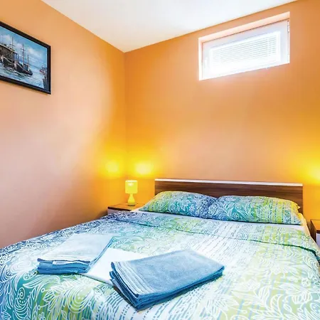 5 Bedroom Gorgeous In בית נופש *