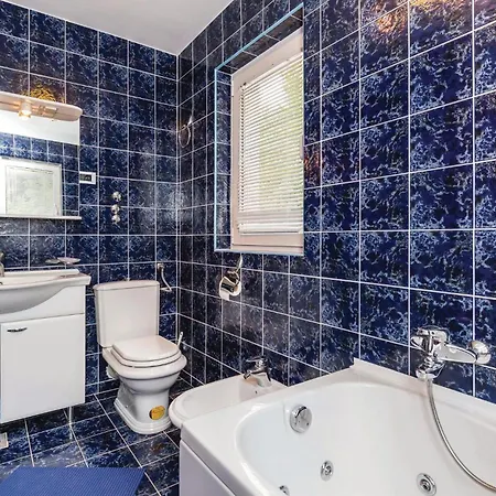 5 Bedroom Gorgeous In בית נופש