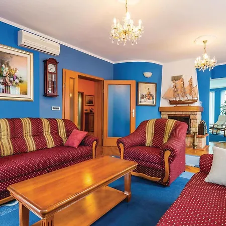 5 Bedroom Gorgeous In Dom wakacyjny Opatija