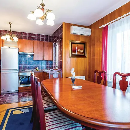 度假居 5 Bedroom Gorgeous In 奥帕提亚