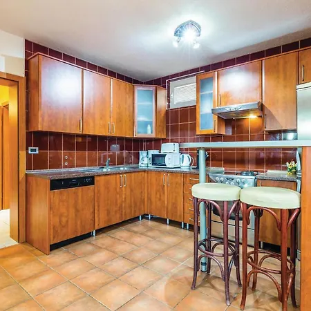 5 Bedroom Gorgeous In *