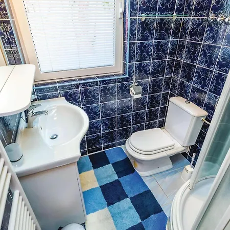 5 Bedroom Gorgeous In *