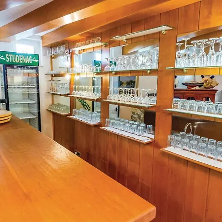 5 Bedroom Gorgeous In Holiday home