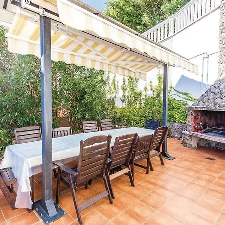 5 Bedroom Gorgeous In *