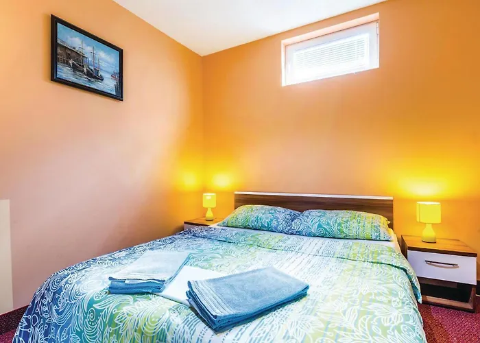 5 Bedroom Gorgeous In Holiday home *