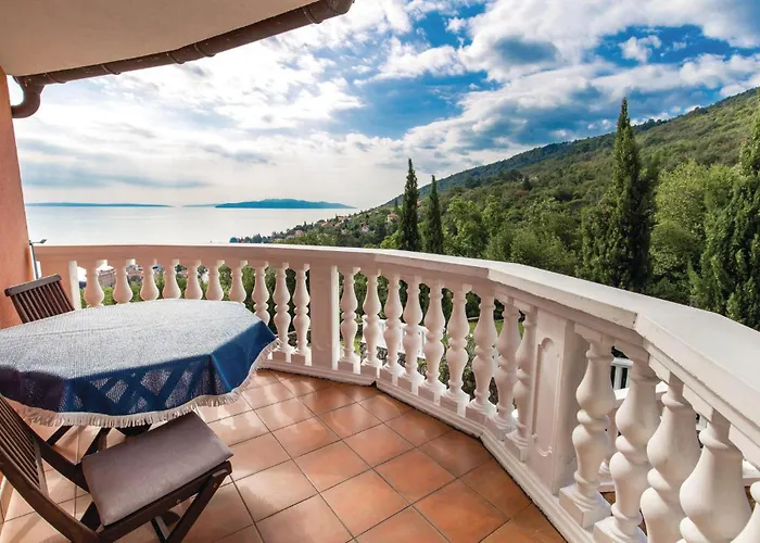 5 Bedroom Gorgeous In Holiday home