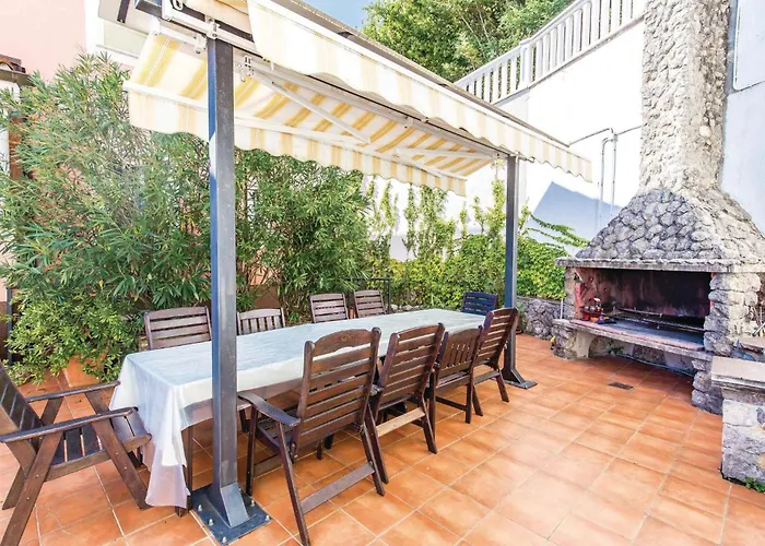 5 Bedroom Gorgeous In *