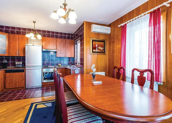 펜션 5 Bedroom Gorgeous In 오파티아