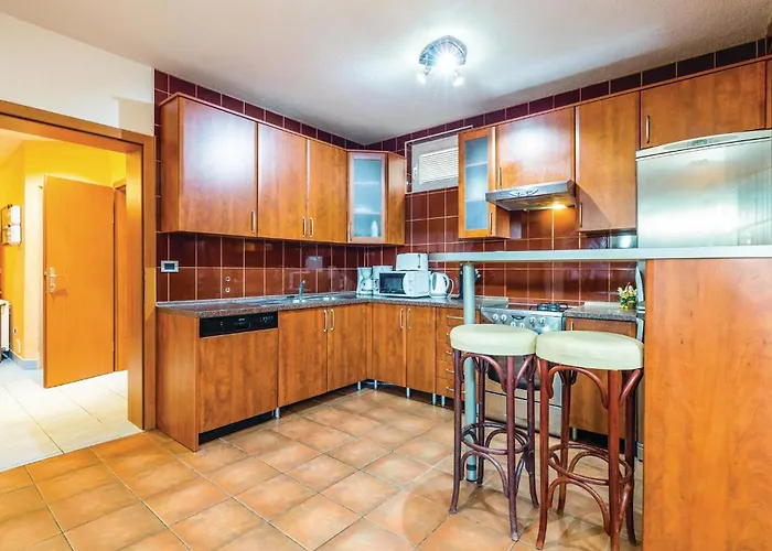 5 Bedroom Gorgeous In *